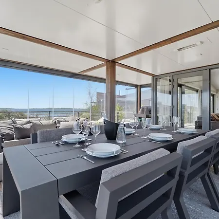 19 - Golden Tide | For 4 Guests Directly By The *